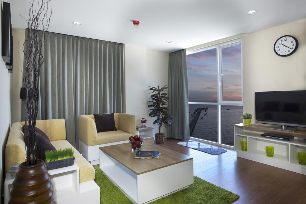 Bbg Seaside Luxurious Service Apartment Bang Saen Phòng bức ảnh
