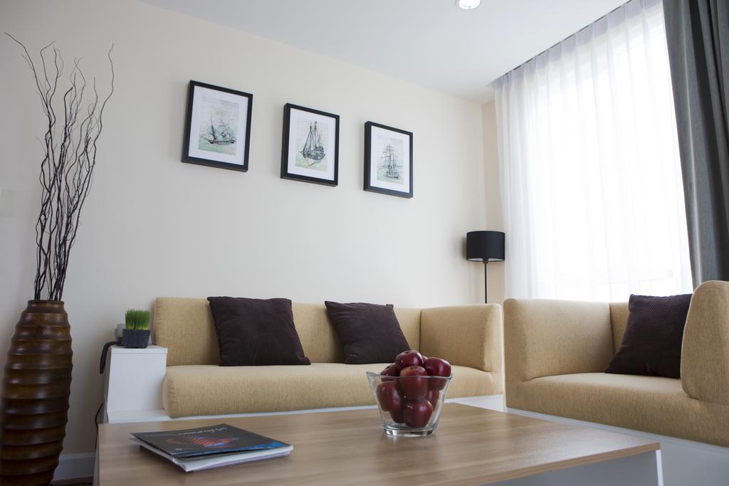 Bbg Seaside Luxurious Service Apartment Bang Saen Phòng bức ảnh