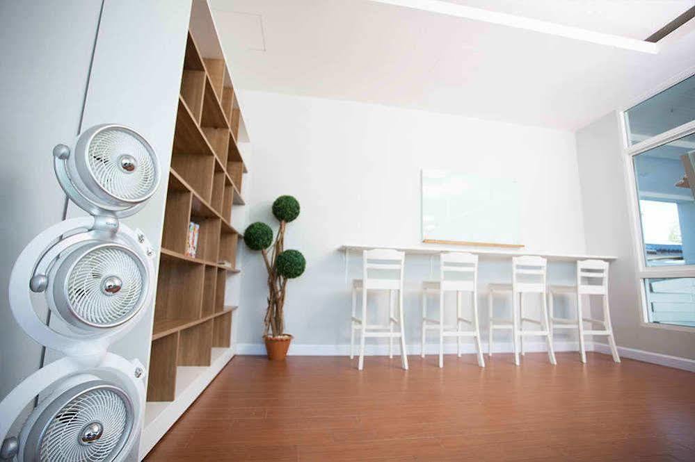 Bbg Seaside Luxurious Service Apartment Bang Saen Ngoại thất bức ảnh