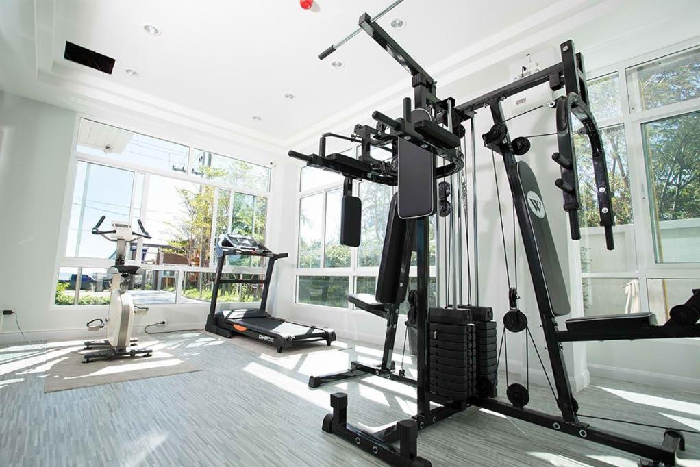 Bbg Seaside Luxurious Service Apartment Bang Saen Ngoại thất bức ảnh